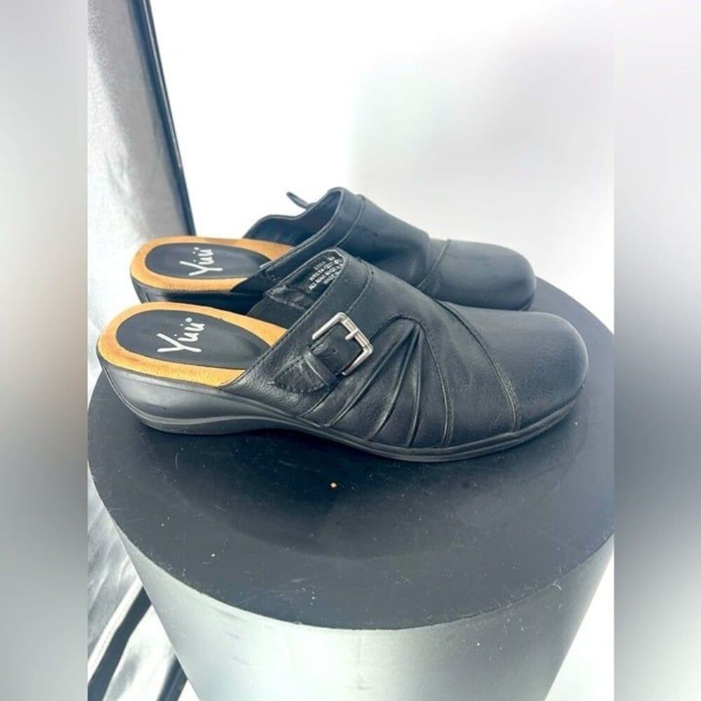 Yuu‎ leather black slip ons size 10 woman's
Bin 1